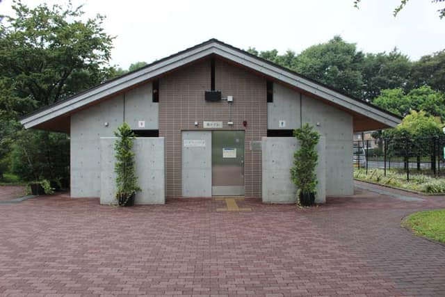 武蔵野中央公園 のトイレ入口写真