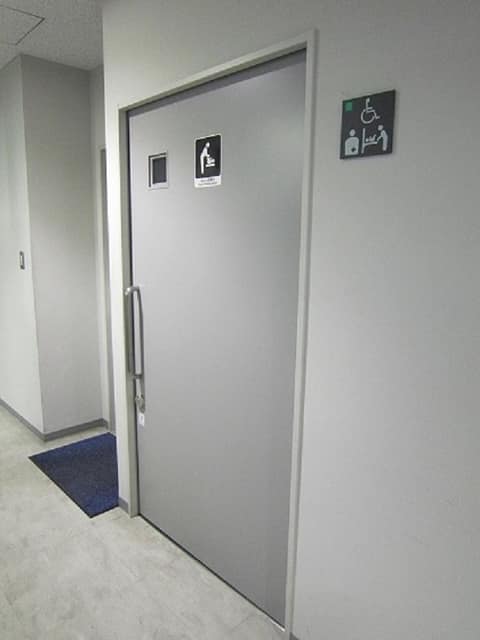 武蔵野消防署 のトイレ入口写真