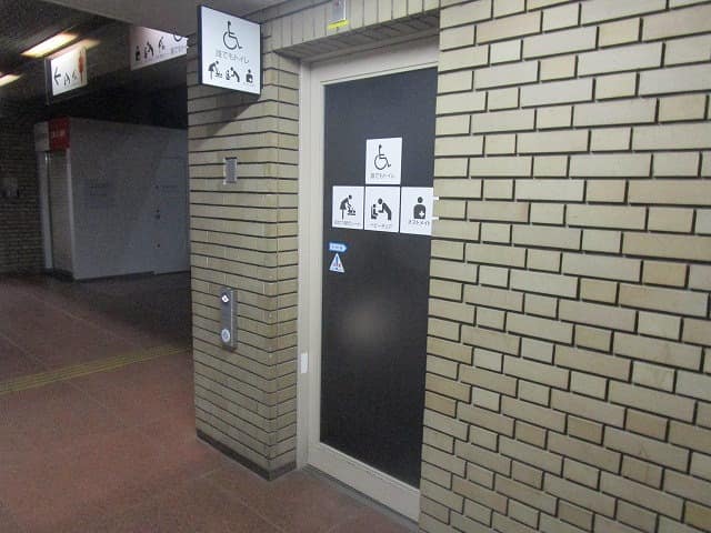 武蔵野市役所本庁舎 のトイレ入口写真