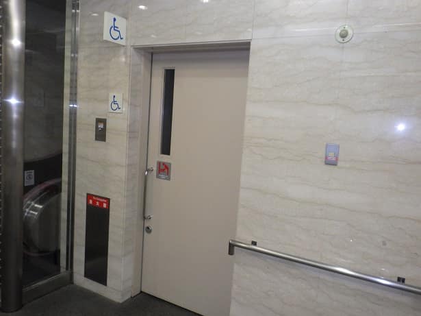 武蔵野商工会館 のトイレ入口写真