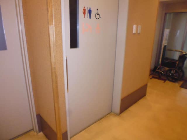 八幡町コミュニティセンター のトイレ入口写真