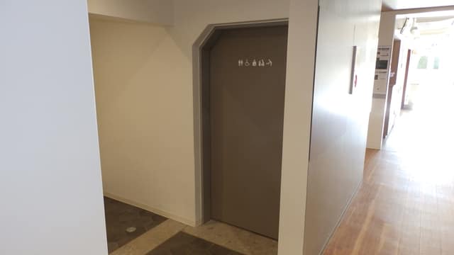 関前コミュニティセンター のトイレ入口写真