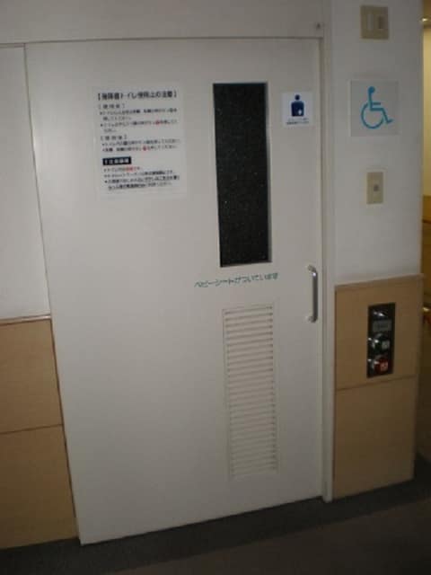 武蔵野スイングホール のトイレ入口写真