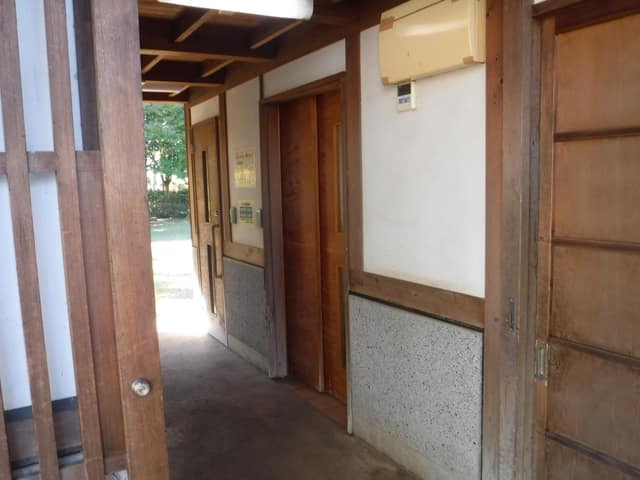 市民の森公園 のトイレ入口写真