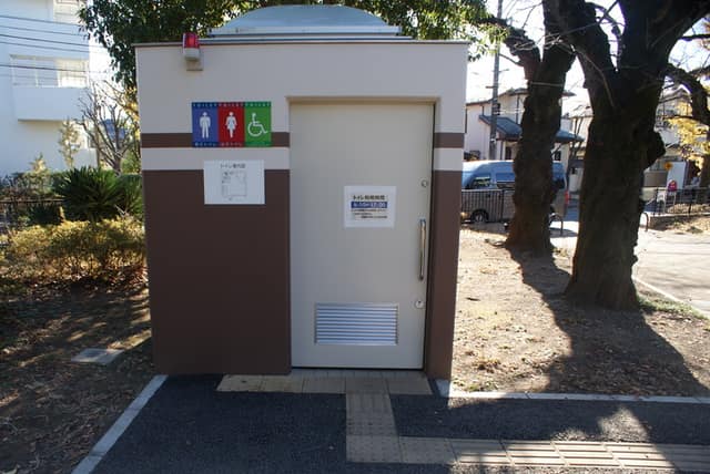 大野田公園 のトイレ入口写真