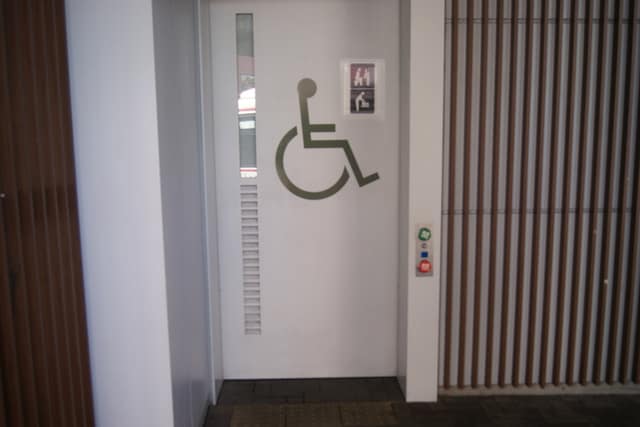 吉祥寺駅南口公衆トイレ のトイレ入口写真