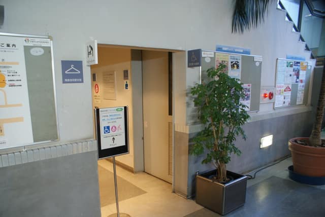 武蔵野総合体育館 のトイレ入口写真