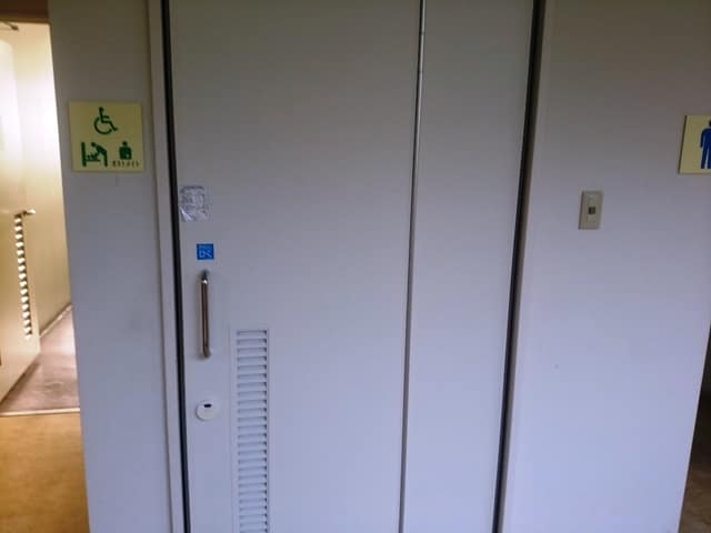 中部すこやか福祉センター のトイレ入口写真
