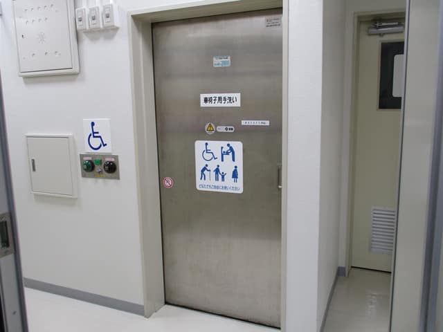 弥生区民活動センター のトイレ入口写真
