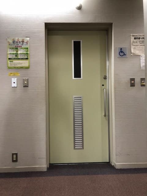 しんやまの家 のトイレ入口写真