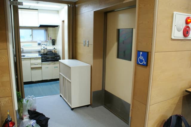 昭和高齢者会館 のトイレ入口写真