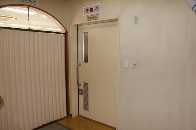 白鷺高齢者会館 のトイレ入口写真