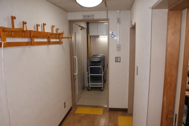 鷺六高齢者会館 のトイレ入口写真