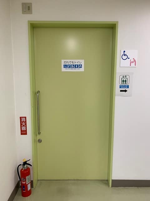 中野区保健所 のトイレ入口写真