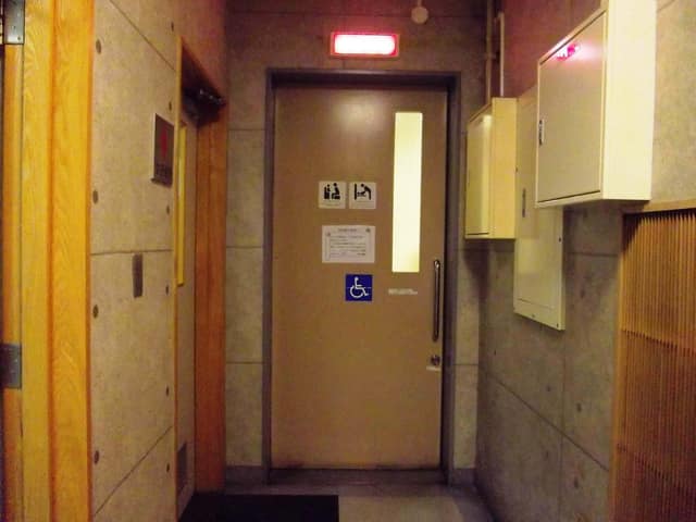 野方図書館 のトイレ入口写真