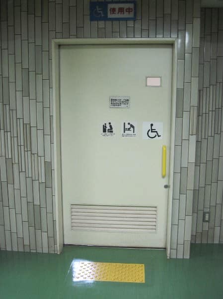 上高田図書館 のトイレ入口写真