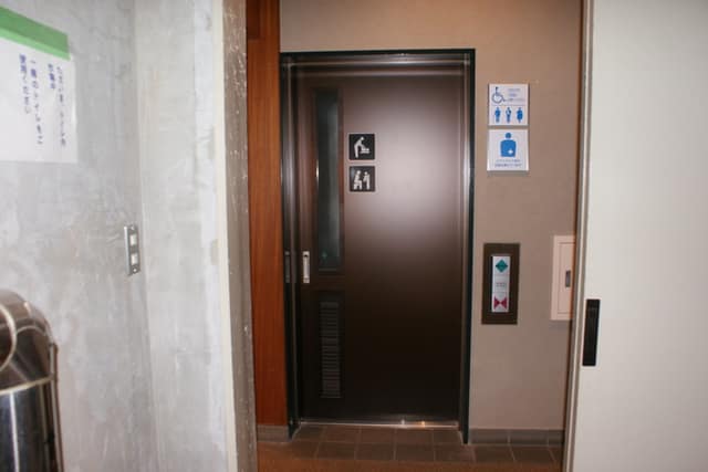 歴史民俗資料館 のトイレ入口写真