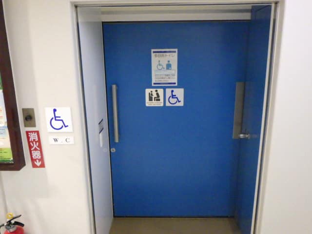もみじやま文化センター西館 のトイレ入口写真