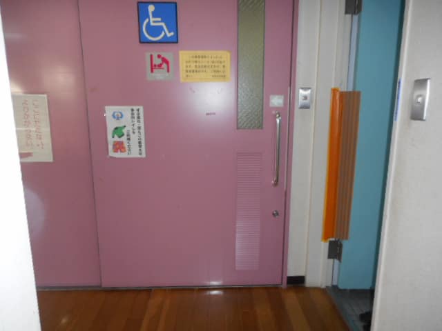宮の台児童館 のトイレ入口写真