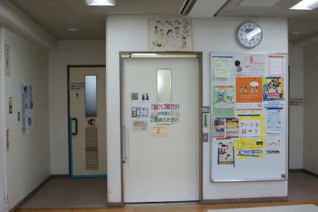 みずの塔ふれあいの家 のトイレ入口写真