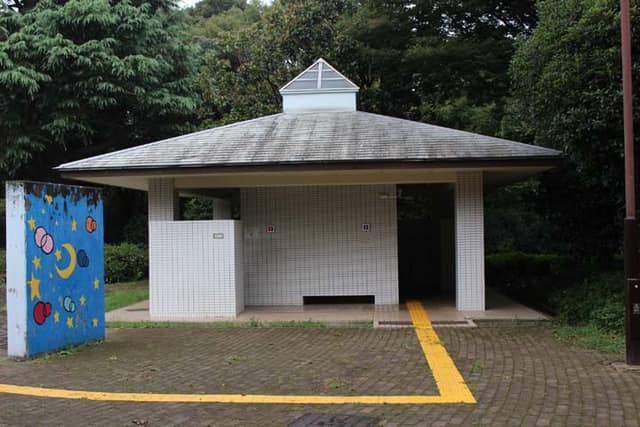 大泉中央公園 のトイレ入口写真