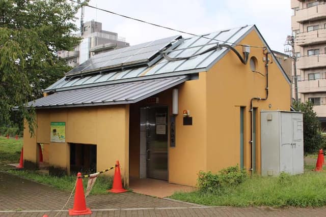 城北中央公園 のトイレ入口写真