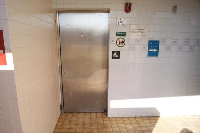 光が丘公園 のトイレ入口写真