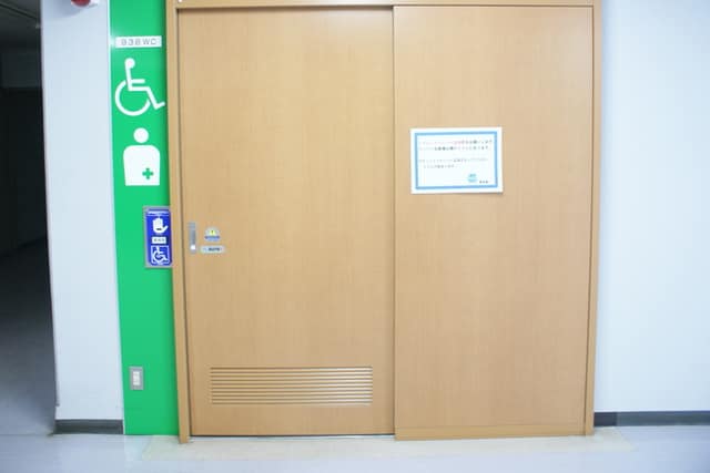 東京都中央卸売市場大田市場(花き棟) のトイレ入口写真