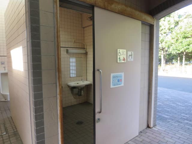 城南島海浜公園 のトイレ入口写真