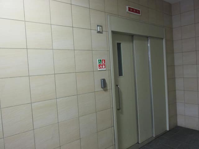 大森消防署森ケ崎出張所 のトイレ入口写真