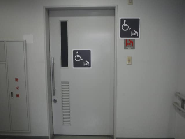 大田区蒲田地域庁舎 のトイレ入口写真