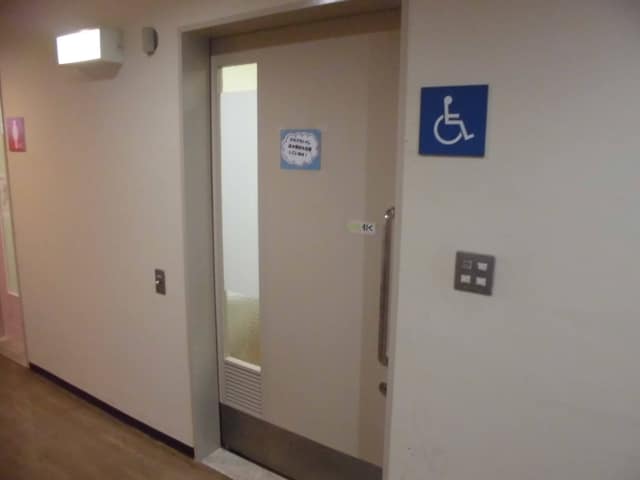 大田区嶺町特別出張所 のトイレ入口写真