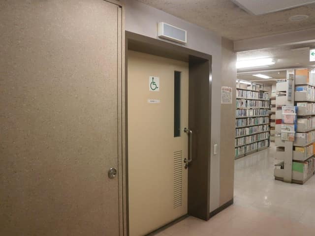 大森南図書館 のトイレ入口写真