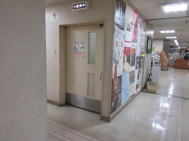 大森東図書館 のトイレ入口写真