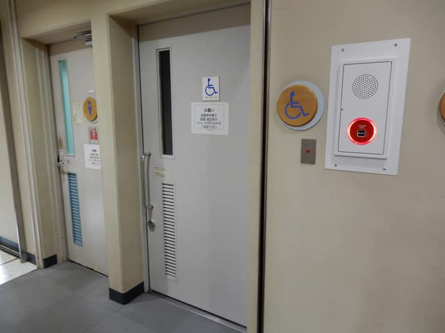 羽田図書館 のトイレ入口写真