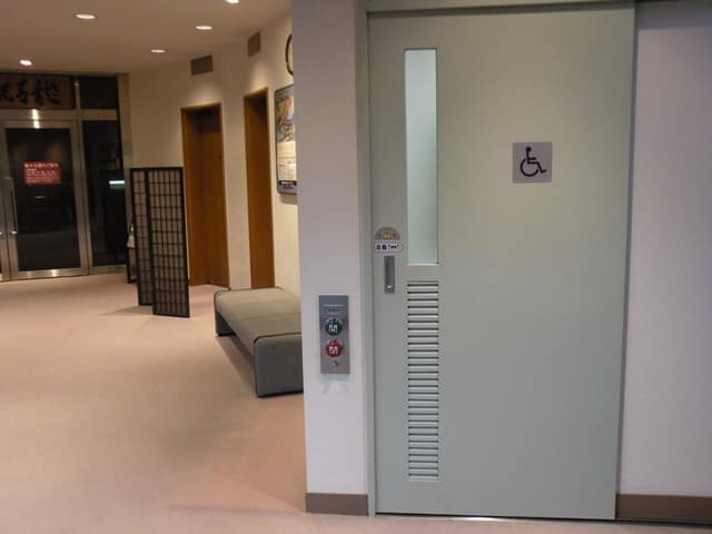 龍子記念館 のトイレ入口写真