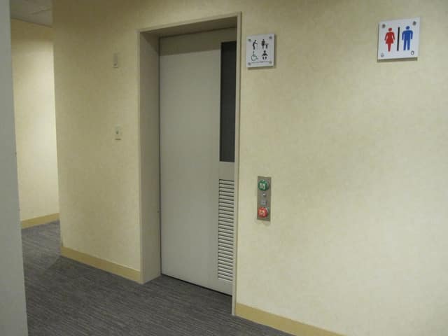 大田区民ホール・アプリコ のトイレ入口写真
