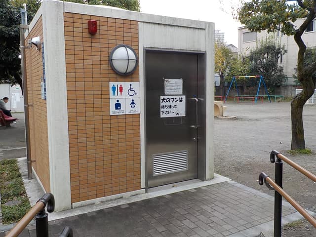 鵜の木二丁目児童公園 のトイレ入口写真