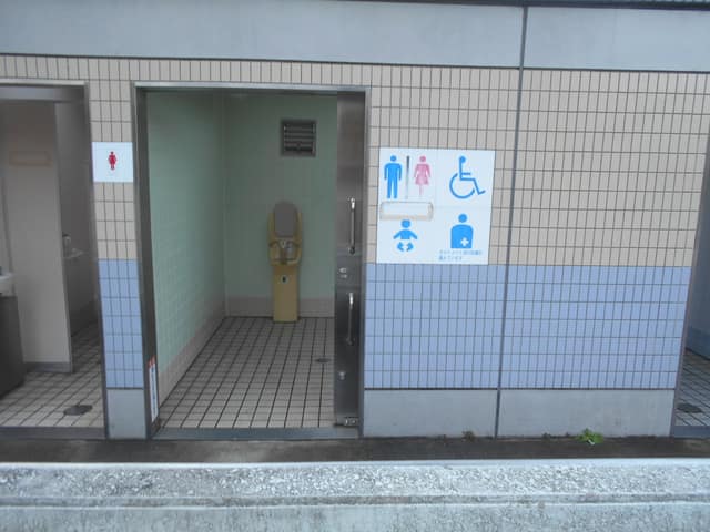下丸子二丁目公園 のトイレ入口写真