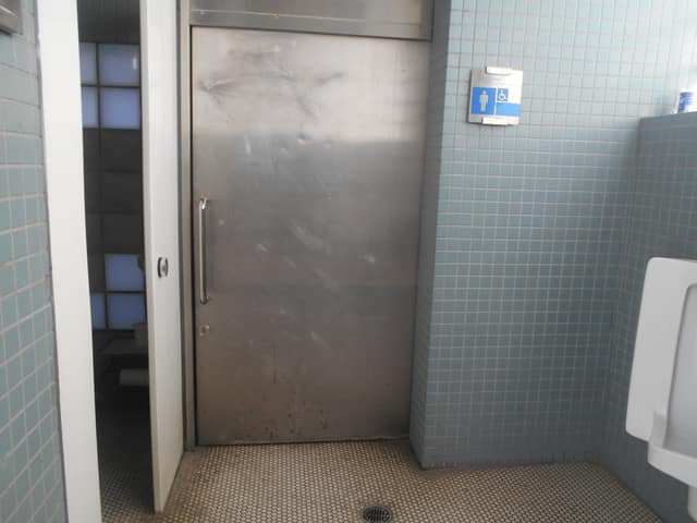 西蒲田公園 のトイレ入口写真