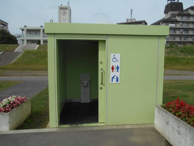 多摩川緑地 のトイレ入口写真