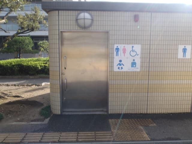 大森西四丁目公園 のトイレ入口写真
