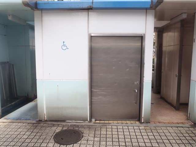 大森東一丁目第一公園 のトイレ入口写真