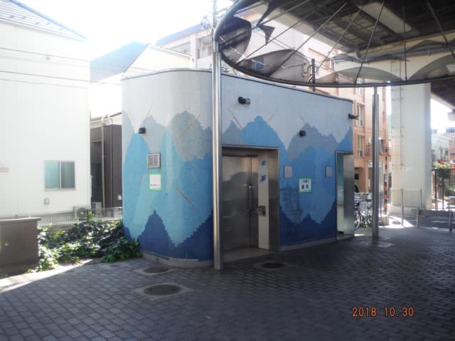 羽田西前公園 のトイレ入口写真