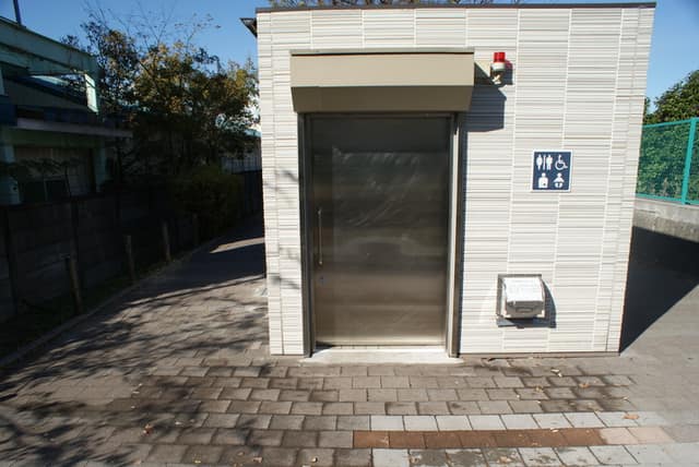 森ヶ崎海岸公園 のトイレ入口写真