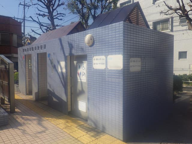 舞の浦児童公園 のトイレ入口写真
