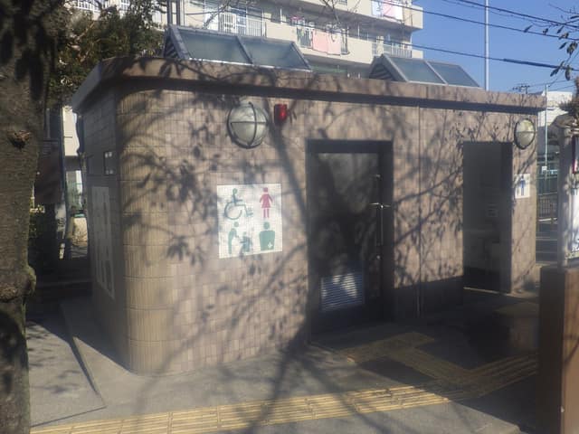 北糀谷中央公園 のトイレ入口写真