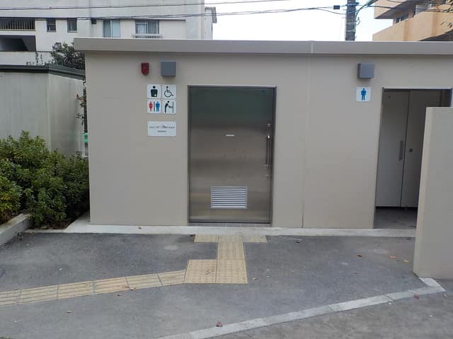 池上五丁目公園 のトイレ入口写真