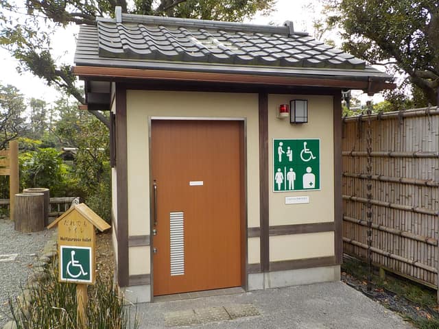 池上梅園 のトイレ入口写真