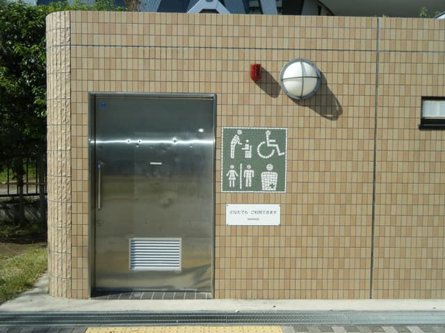 東蒲田公園 のトイレ入口写真